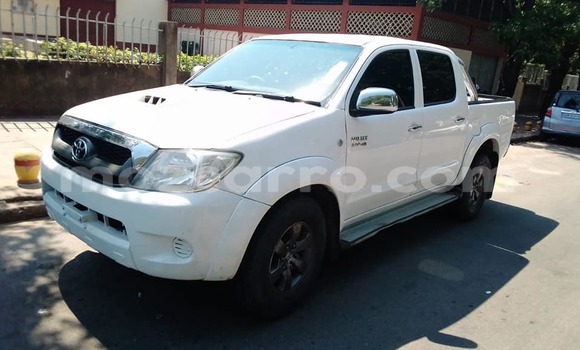 Buy Used Toyota Hilux White Car in Ancuabe in Cabo Delgado