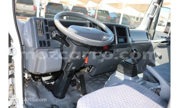Nunua Imported Isuzu D-MAX Nyeupe Gari ndani ya Import - Dubai nchini Cabo Delgado