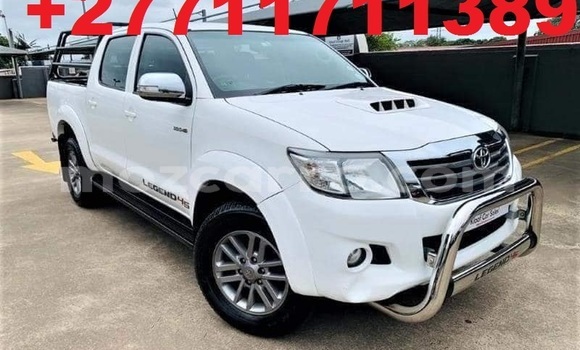 Tenga Tsaru Toyota Hilux Chena Mota in Maputo in Maputo