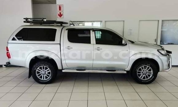 Comprar Usado Toyota Hilux Branco Carro em Maputo em Maputo Comprar Usado Toyota Hilux Branco Carro em Maputo em Maputo