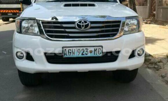 Nunua Ilio tumika Toyota Hilux Nyeupe Gari ndani ya Ancuabe nchini Cabo Delgado