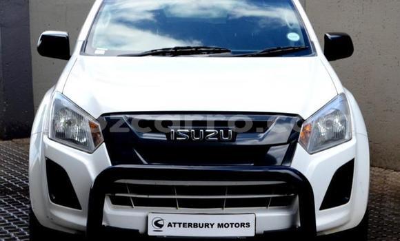 Comprar Usado Isuzu KB Branco Carro em Maputo em Maputo Comprar Usado Isuzu KB Branco Carro em Maputo em Maputo