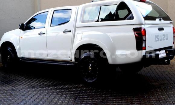 Comprar Usado Isuzu KB Branco Carro em Maputo em Maputo Comprar Usado Isuzu KB Branco Carro em Maputo em Maputo
