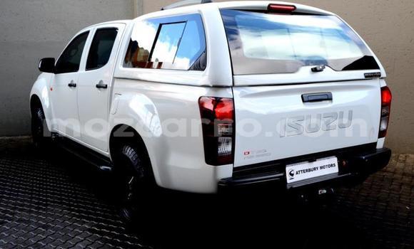 Comprar Usado Isuzu KB Branco Carro em Maputo em Maputo Comprar Usado Isuzu KB Branco Carro em Maputo em Maputo