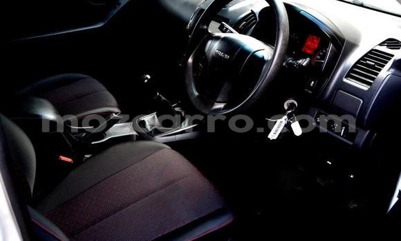 Comprar Usado Isuzu KB Branco Carro em Maputo em Maputo Comprar Usado Isuzu KB Branco Carro em Maputo em Maputo