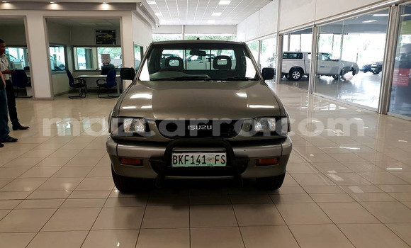 Comprar Usado Isuzu KB Prata Carro em Maputo em Maputo Comprar Usado Isuzu KB Prata Carro em Maputo em Maputo