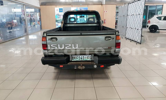 Comprar Usado Isuzu KB Prata Carro em Maputo em Maputo Comprar Usado Isuzu KB Prata Carro em Maputo em Maputo