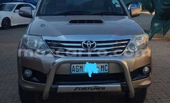 Buy Used Toyota Fortuner Brown Car in Maputo in Maputo