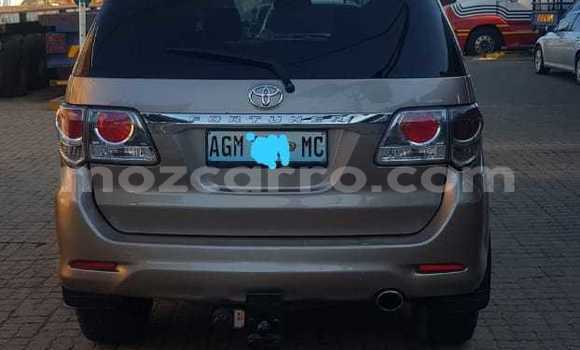 Nunua Ilio tumika Toyota Fortuner Brown Gari ndani ya Maputo nchini Maputo Nunua Ilio tumika Toyota Fortuner Brown Gari ndani ya Maputo nchini Maputo