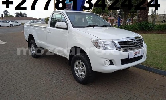 Comprar Usado Toyota Hilux Branco Carro em Maputo em Maputo