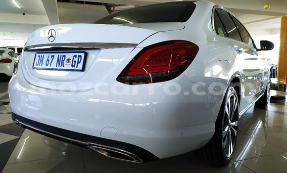 Nunua Ilio tumika Mercedes-Benz C-Classe Nyeupe Gari ndani ya Mocambique nchini Nampula Nunua Ilio tumika Mercedes-Benz C-Classe Nyeupe Gari ndani ya Mocambique nchini Nampula