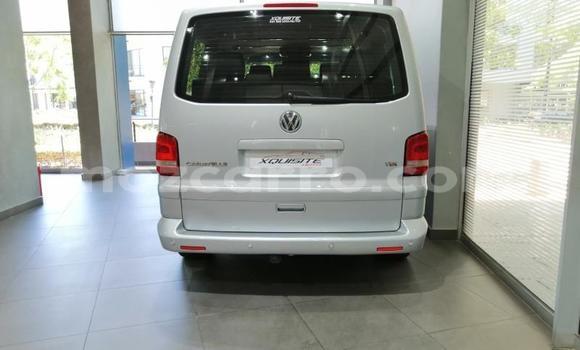 Comprar Usado Volkswagen Caravelle Branco Carro em Maputo em Maputo Comprar Usado Volkswagen Caravelle Branco Carro em Maputo em Maputo