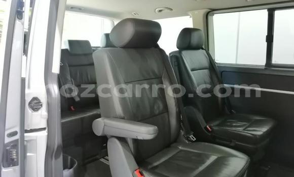 Comprar Usado Volkswagen Caravelle Branco Carro em Maputo em Maputo Comprar Usado Volkswagen Caravelle Branco Carro em Maputo em Maputo