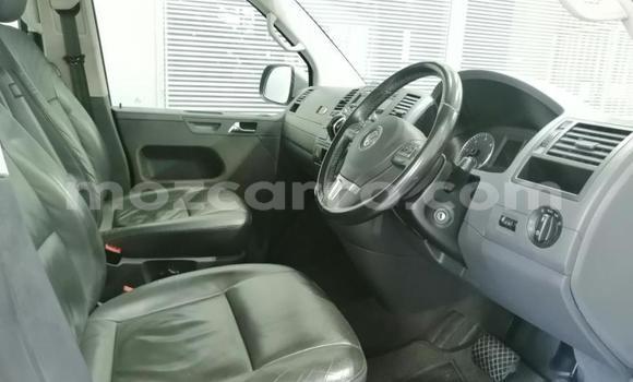 Comprar Usado Volkswagen Caravelle Branco Carro em Maputo em Maputo Comprar Usado Volkswagen Caravelle Branco Carro em Maputo em Maputo