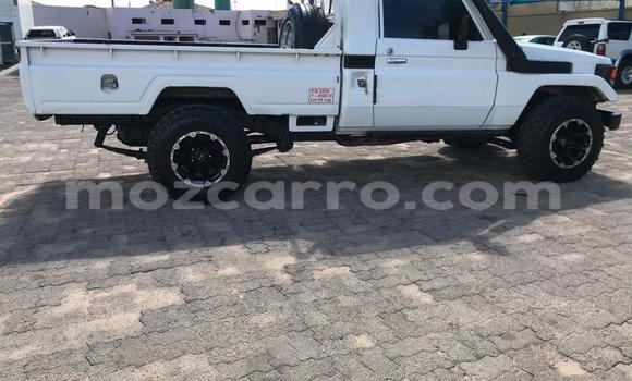 Nunua Ilio tumika Toyota Land Cruiser Nyeupe Gari ndani ya Maputo nchini Maputo Nunua Ilio tumika Toyota Land Cruiser Nyeupe Gari ndani ya Maputo nchini Maputo