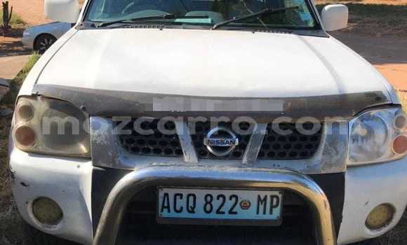 Comprar Usado Nissan Pickup Branco Carro em Maputo em Maputo