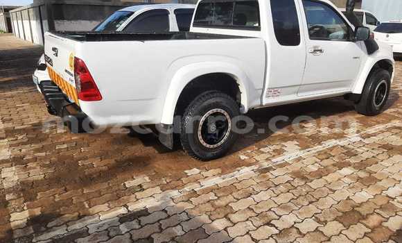 Nunua Ilio tumika Isuzu D-MAX Nyeupe Gari ndani ya Maputo nchini Maputo Nunua Ilio tumika Isuzu D-MAX Nyeupe Gari ndani ya Maputo nchini Maputo