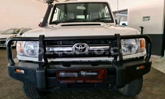 Nunua Ilio tumika Toyota Land Cruiser Nyeupe Gari ndani ya Chokwe nchini Gaza Nunua Ilio tumika Toyota Land Cruiser Nyeupe Gari ndani ya Chokwe nchini Gaza
