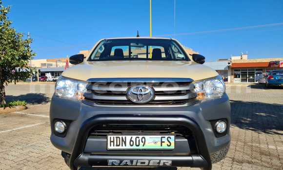 Buy Used Toyota Hilux Beige Car in Beira in Sofala Buy Used Toyota Hilux Beige Car in Beira in Sofala