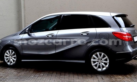 Comprar Usado Mercedes-Benz C180 coupe De outros Carro em Moçambique em Nampula Comprar Usado Mercedes-Benz C180 coupe De outros Carro em Moçambique em Nampula