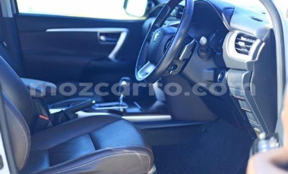 Nunua Ilio tumika Toyota Fortuner Fedha Gari ndani ya Maputo nchini Maputo Nunua Ilio tumika Toyota Fortuner Fedha Gari ndani ya Maputo nchini Maputo