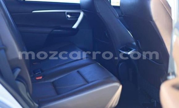 Nunua Ilio tumika Toyota Fortuner Fedha Gari ndani ya Maputo nchini Maputo Nunua Ilio tumika Toyota Fortuner Fedha Gari ndani ya Maputo nchini Maputo