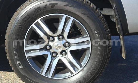 Nunua Ilio tumika Toyota Fortuner Fedha Gari ndani ya Maputo nchini Maputo Nunua Ilio tumika Toyota Fortuner Fedha Gari ndani ya Maputo nchini Maputo