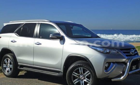 Nunua Ilio tumika Toyota Fortuner Fedha Gari ndani ya Maputo nchini Maputo Nunua Ilio tumika Toyota Fortuner Fedha Gari ndani ya Maputo nchini Maputo