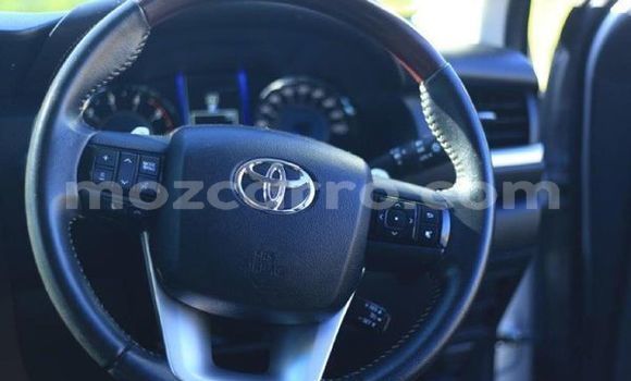 Nunua Ilio tumika Toyota Fortuner Fedha Gari ndani ya Maputo nchini Maputo Nunua Ilio tumika Toyota Fortuner Fedha Gari ndani ya Maputo nchini Maputo