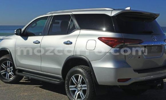 Nunua Ilio tumika Toyota Fortuner Fedha Gari ndani ya Maputo nchini Maputo Nunua Ilio tumika Toyota Fortuner Fedha Gari ndani ya Maputo nchini Maputo
