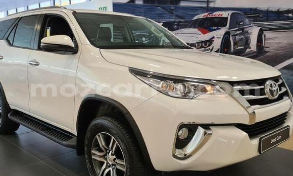 Tenga Tsaru Toyota Fortuner Chena Mota in Maputo in Maputo