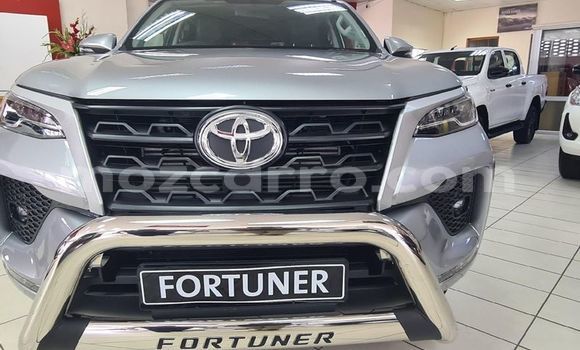 Comprar Usado Toyota Fortuner Prata Carro em Maputo em Maputo