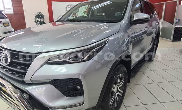 Nunua Ilio tumika Toyota Fortuner Fedha Gari ndani ya Maputo nchini Maputo Nunua Ilio tumika Toyota Fortuner Fedha Gari ndani ya Maputo nchini Maputo