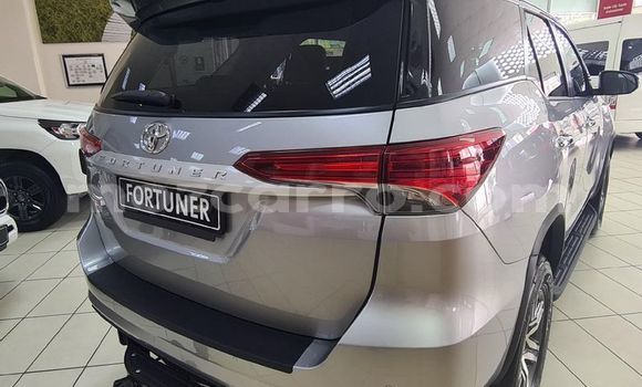 Nunua Ilio tumika Toyota Fortuner Fedha Gari ndani ya Maputo nchini Maputo Nunua Ilio tumika Toyota Fortuner Fedha Gari ndani ya Maputo nchini Maputo