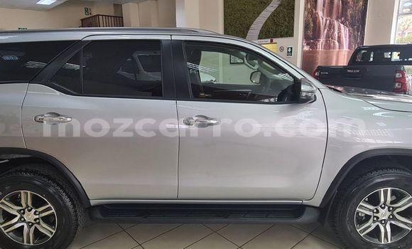 Nunua Ilio tumika Toyota Fortuner Fedha Gari ndani ya Maputo nchini Maputo Nunua Ilio tumika Toyota Fortuner Fedha Gari ndani ya Maputo nchini Maputo