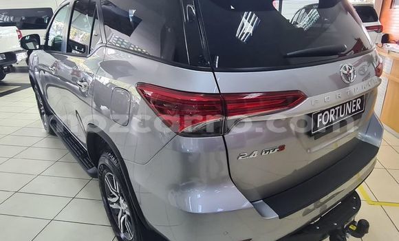 Nunua Ilio tumika Toyota Fortuner Fedha Gari ndani ya Maputo nchini Maputo Nunua Ilio tumika Toyota Fortuner Fedha Gari ndani ya Maputo nchini Maputo