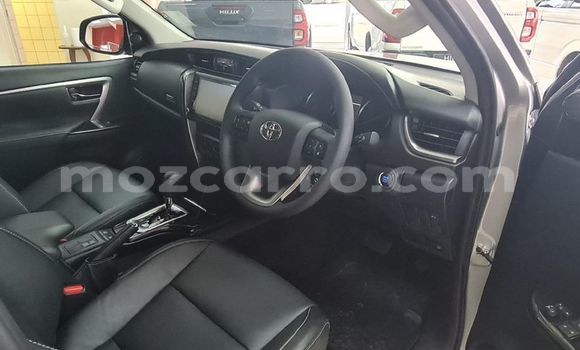 Nunua Ilio tumika Toyota Fortuner Fedha Gari ndani ya Maputo nchini Maputo Nunua Ilio tumika Toyota Fortuner Fedha Gari ndani ya Maputo nchini Maputo
