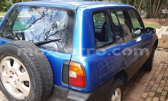 Comprar Usado Toyota RAV4 Azul Carro em Mutarara em Tete Comprar Usado Toyota RAV4 Azul Carro em Mutarara em Tete