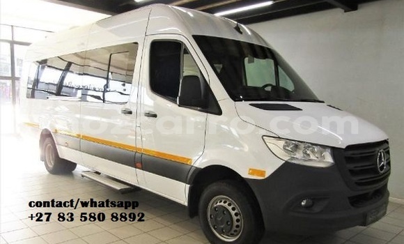 Nunua Ilio tumika Mercedes‒Benz 190 Nyeupe Gari ndani ya Maputo nchini Maputo