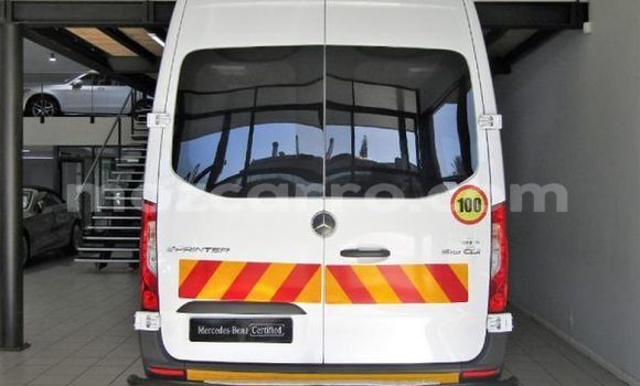 Nunua Ilio tumika Mercedes‒Benz 190 Nyeupe Gari ndani ya Maputo nchini Maputo Nunua Ilio tumika Mercedes‒Benz 190 Nyeupe Gari ndani ya Maputo nchini Maputo