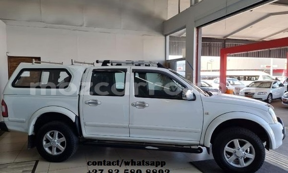 Nunua Ilio tumika Isuzu KB Nyeupe Gari ndani ya Maputo nchini Maputo Nunua Ilio tumika Isuzu KB Nyeupe Gari ndani ya Maputo nchini Maputo