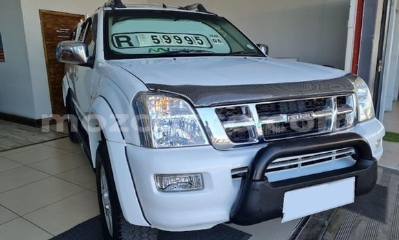 Nunua Ilio tumika Isuzu KB Nyeupe Gari ndani ya Maputo nchini Maputo Nunua Ilio tumika Isuzu KB Nyeupe Gari ndani ya Maputo nchini Maputo