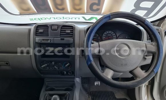 Nunua Ilio tumika Isuzu KB Nyeupe Gari ndani ya Maputo nchini Maputo Nunua Ilio tumika Isuzu KB Nyeupe Gari ndani ya Maputo nchini Maputo