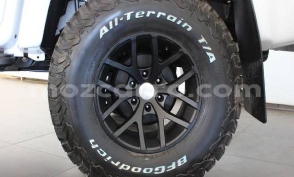 Nunua Ilio tumika Isuzu D-MAX Nyeupe Gari ndani ya Maputo nchini Maputo Nunua Ilio tumika Isuzu D-MAX Nyeupe Gari ndani ya Maputo nchini Maputo