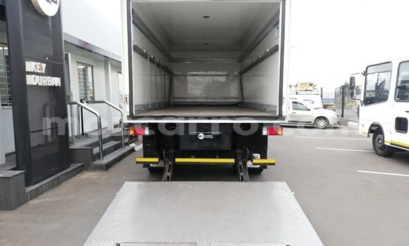 Comprar Usado Isuzu FTR 850 Branco Caminhão em Maputo em Maputo Comprar Usado Isuzu FTR 850 Branco Caminhão em Maputo em Maputo