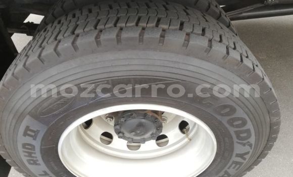 Comprar Usado Isuzu FTR 850 Branco Caminhão em Maputo em Maputo Comprar Usado Isuzu FTR 850 Branco Caminhão em Maputo em Maputo