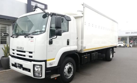 Comprar Usado Isuzu FTR 850 Branco Caminhão em Maputo em Maputo Comprar Usado Isuzu FTR 850 Branco Caminhão em Maputo em Maputo