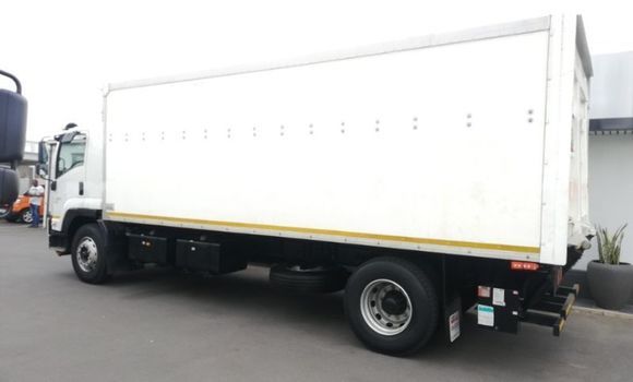 Comprar Usado Isuzu FTR 850 Branco Caminhão em Maputo em Maputo Comprar Usado Isuzu FTR 850 Branco Caminhão em Maputo em Maputo