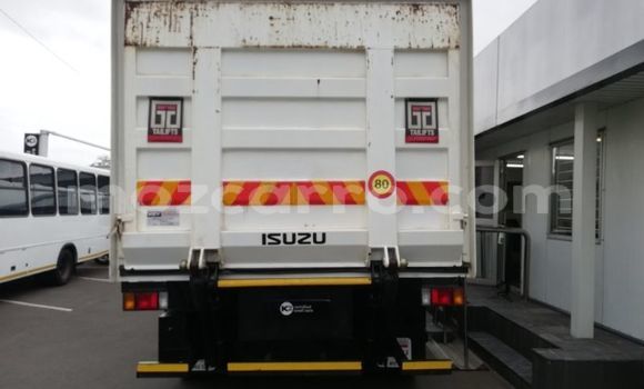 Comprar Usado Isuzu FTR 850 Branco Caminhão em Maputo em Maputo Comprar Usado Isuzu FTR 850 Branco Caminhão em Maputo em Maputo