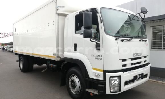 Comprar Usado Isuzu FTR 850 Branco Caminhão em Maputo em Maputo Comprar Usado Isuzu FTR 850 Branco Caminhão em Maputo em Maputo